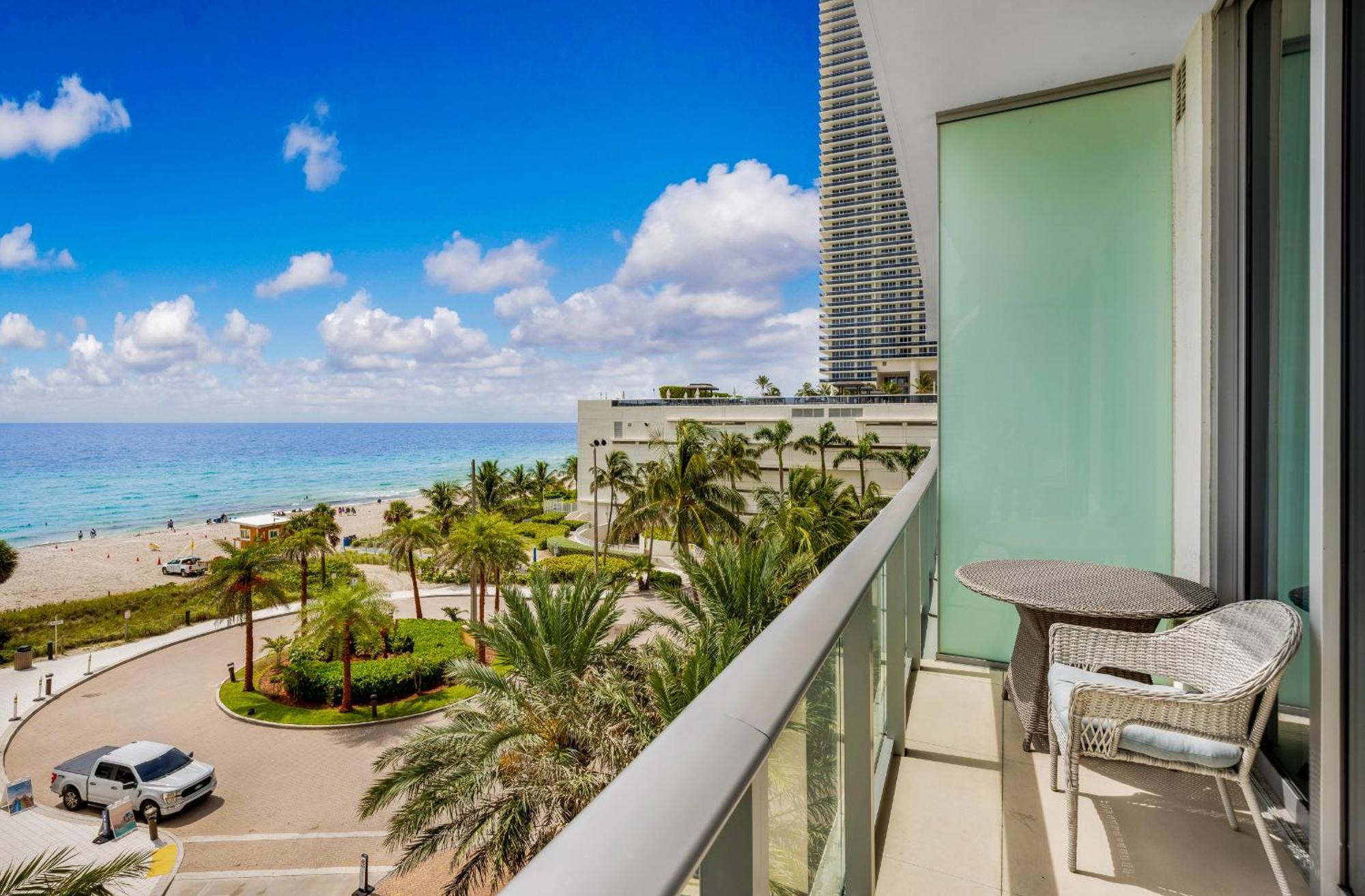 Wake Up To The Sound Of Waves In A Stylish Condo In A Luxury Resort Голлівуд Екстер'єр фото