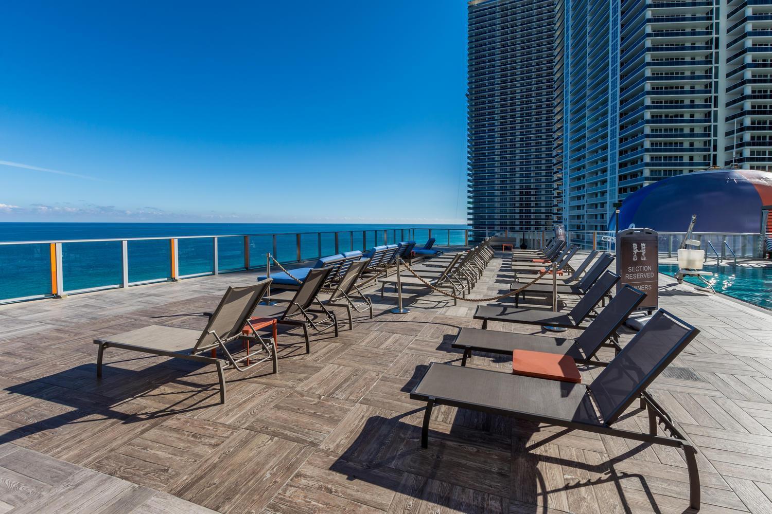 Wake Up To The Sound Of Waves In A Stylish Condo In A Luxury Resort Голлівуд Екстер'єр фото