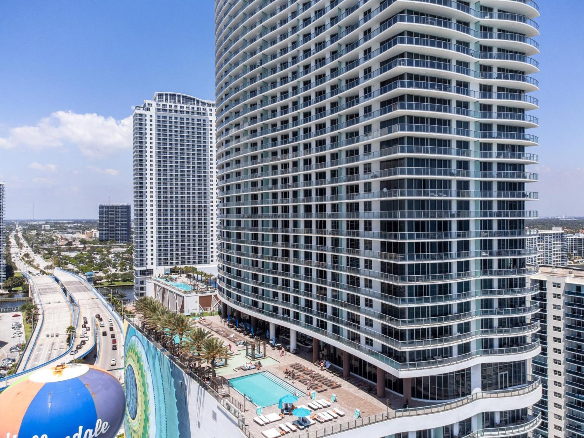 Wake Up To The Sound Of Waves In A Stylish Condo In A Luxury Resort Голлівуд Екстер'єр фото