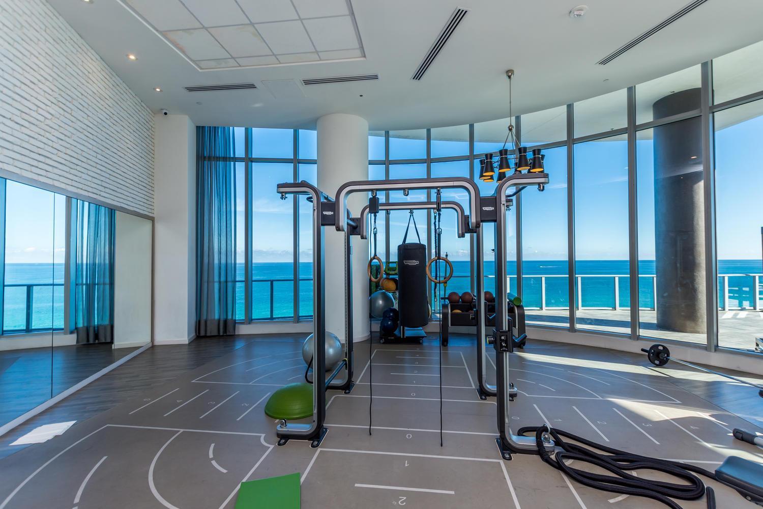 Wake Up To The Sound Of Waves In A Stylish Condo In A Luxury Resort Голлівуд Екстер'єр фото