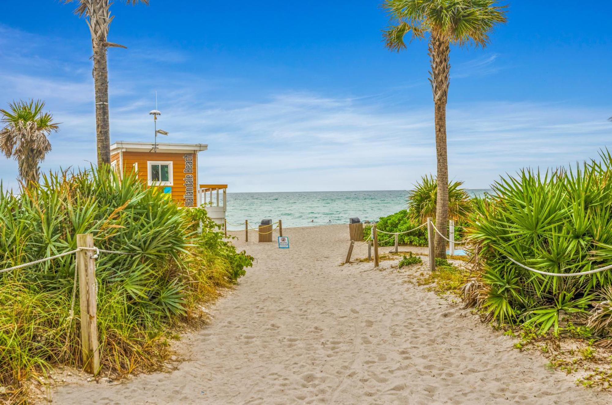 Wake Up To The Sound Of Waves In A Stylish Condo In A Luxury Resort Голлівуд Екстер'єр фото
