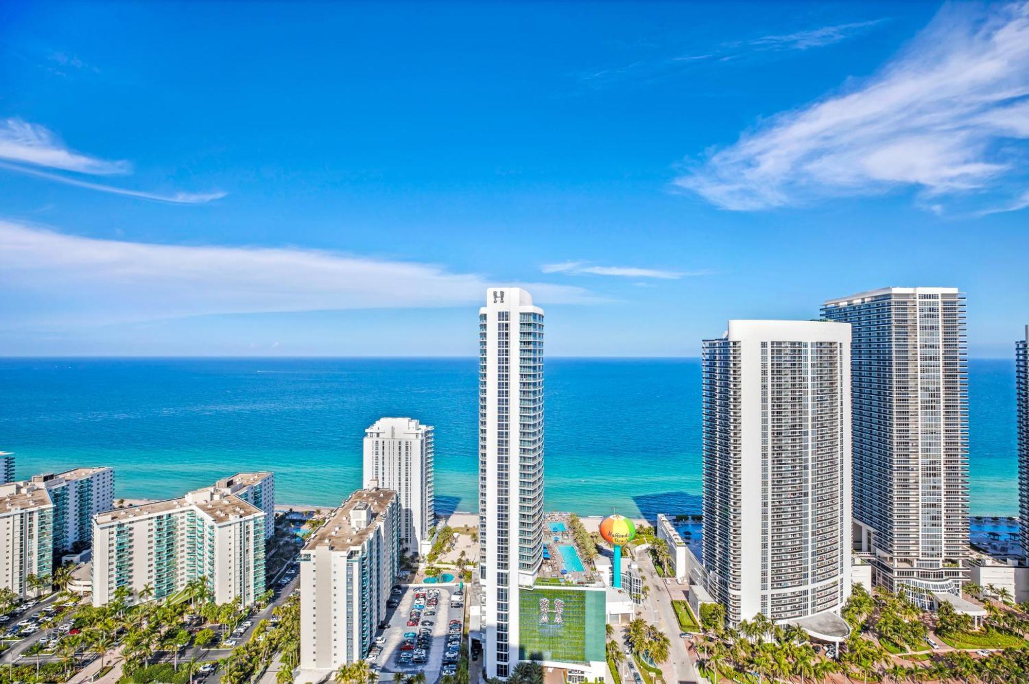 Wake Up To The Sound Of Waves In A Stylish Condo In A Luxury Resort Голлівуд Екстер'єр фото