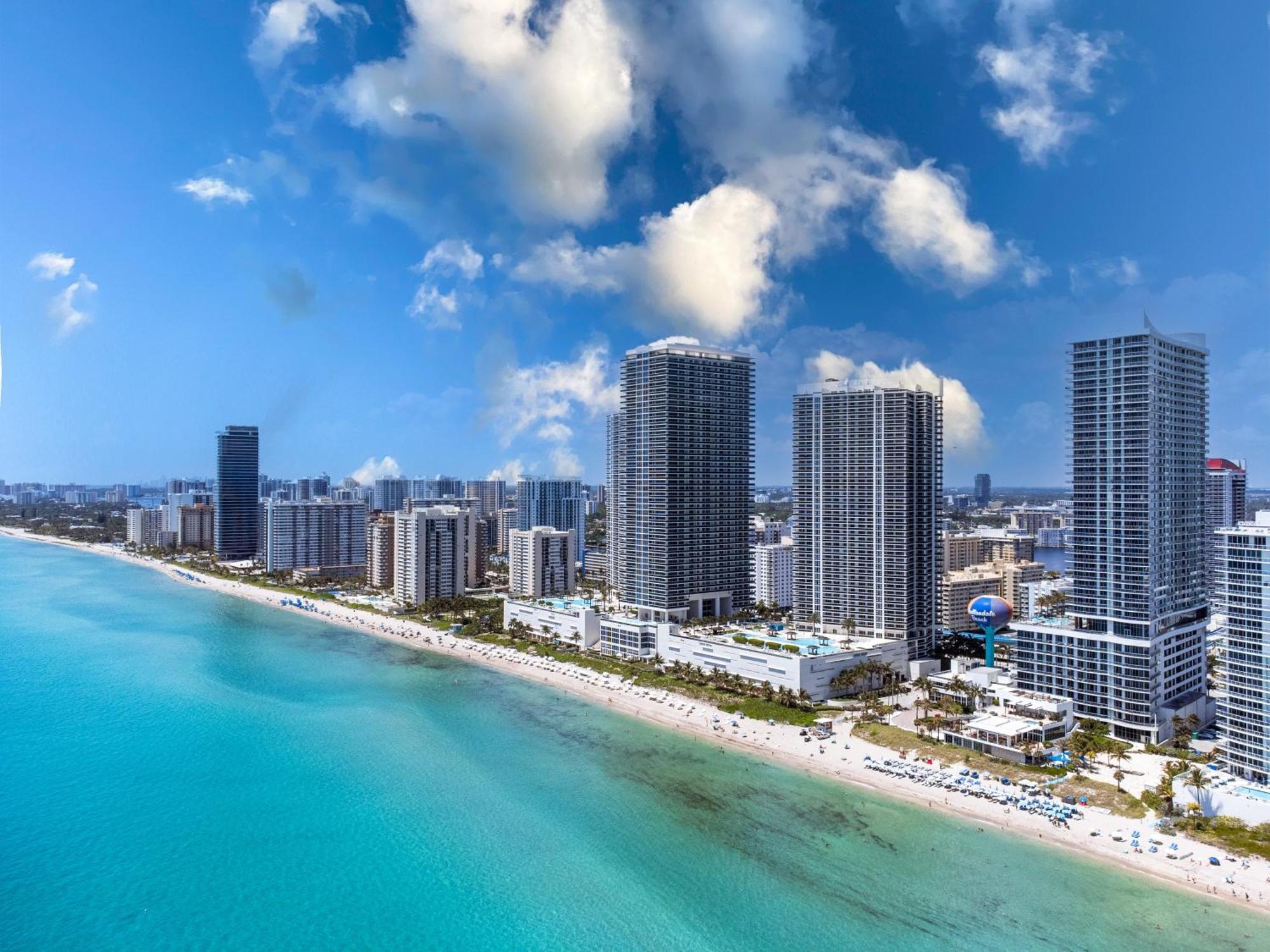 Wake Up To The Sound Of Waves In A Stylish Condo In A Luxury Resort Голлівуд Екстер'єр фото