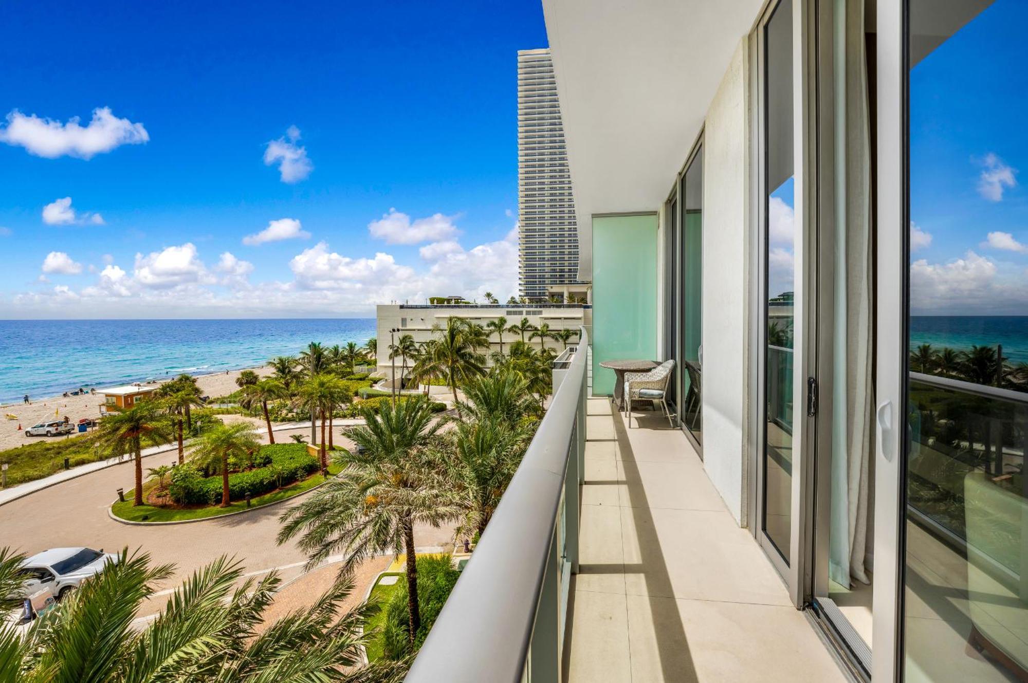 Wake Up To The Sound Of Waves In A Stylish Condo In A Luxury Resort Голлівуд Екстер'єр фото