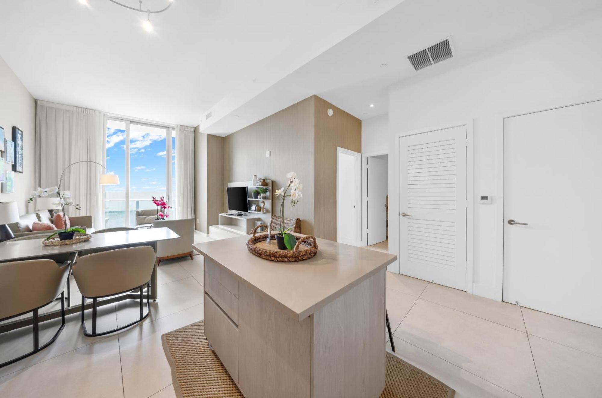 Wake Up To The Sound Of Waves In A Stylish Condo In A Luxury Resort Голлівуд Екстер'єр фото
