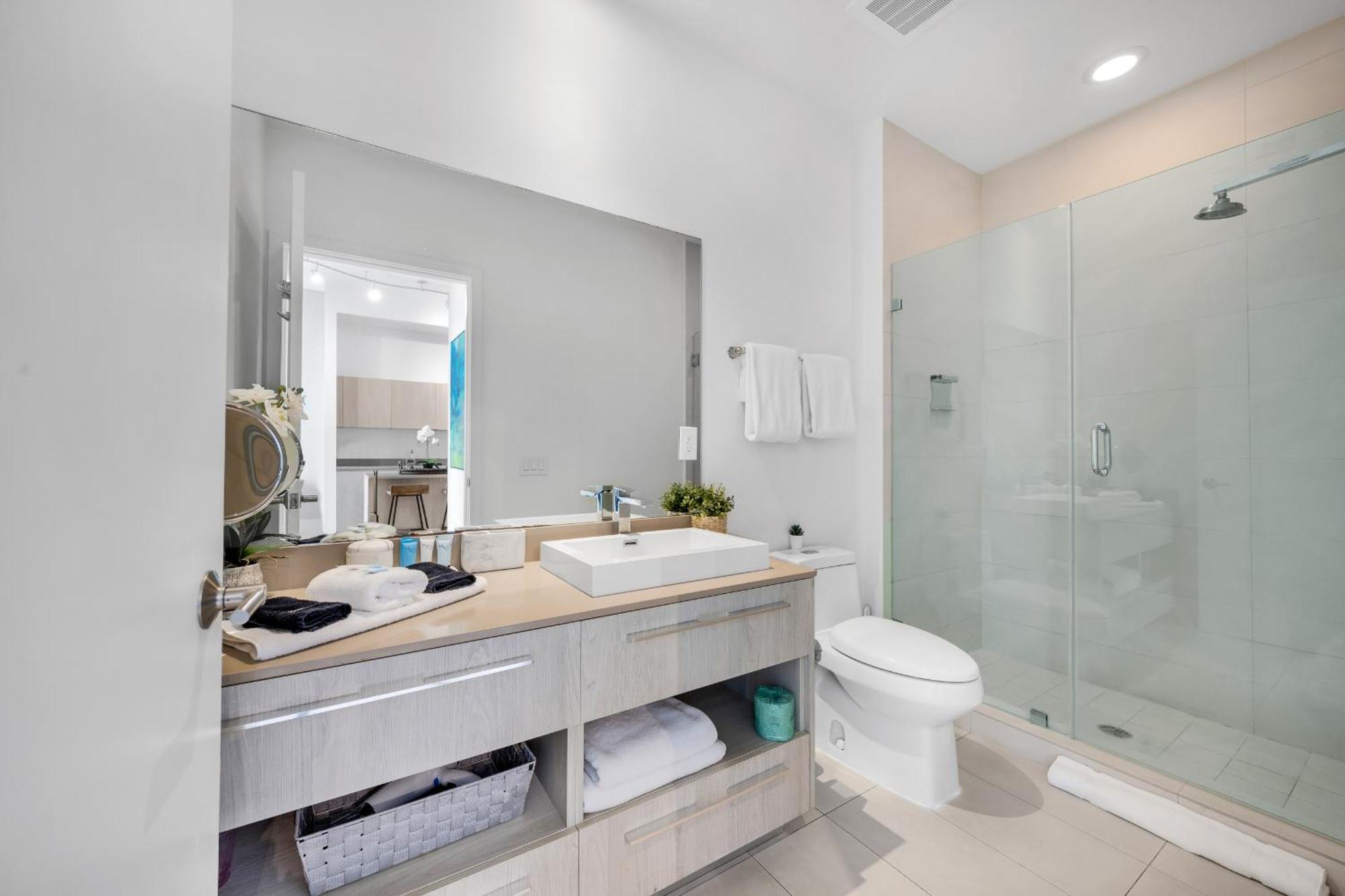 Wake Up To The Sound Of Waves In A Stylish Condo In A Luxury Resort Голлівуд Екстер'єр фото