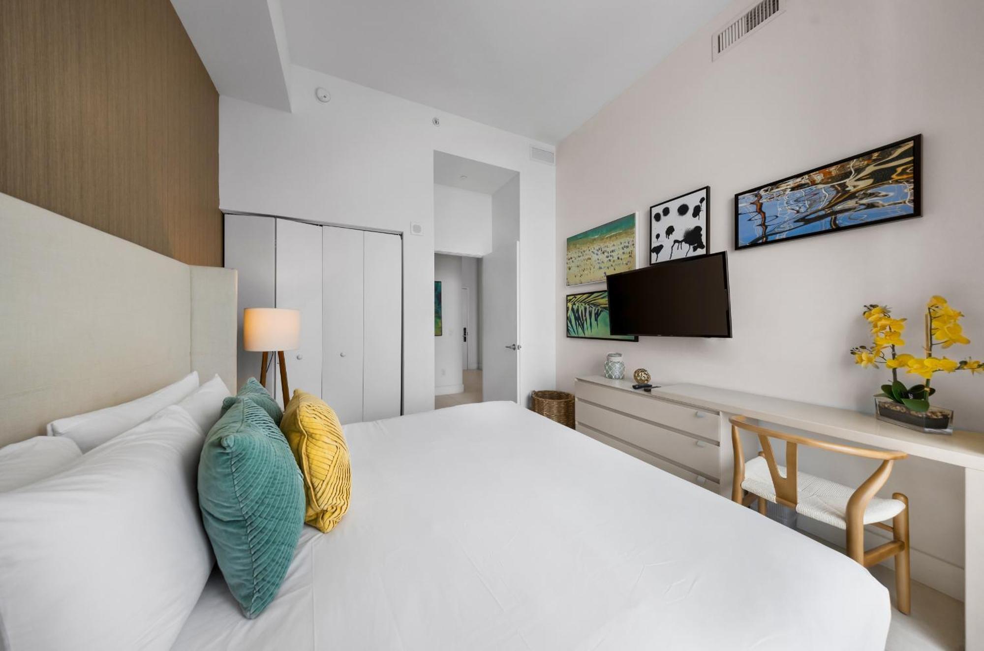 Wake Up To The Sound Of Waves In A Stylish Condo In A Luxury Resort Голлівуд Екстер'єр фото