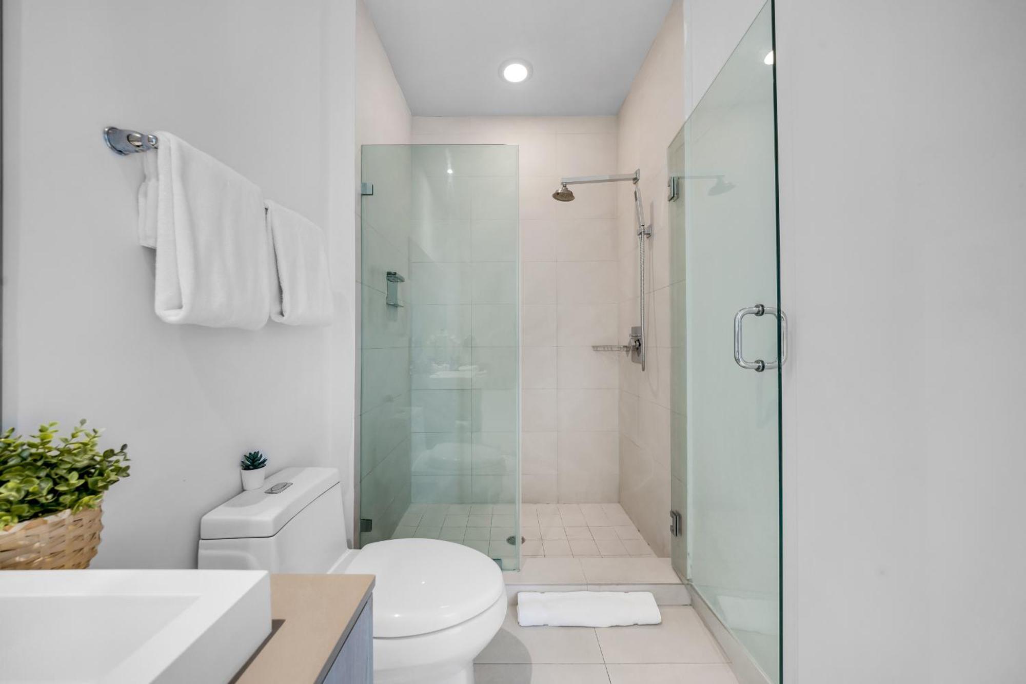 Wake Up To The Sound Of Waves In A Stylish Condo In A Luxury Resort Голлівуд Екстер'єр фото